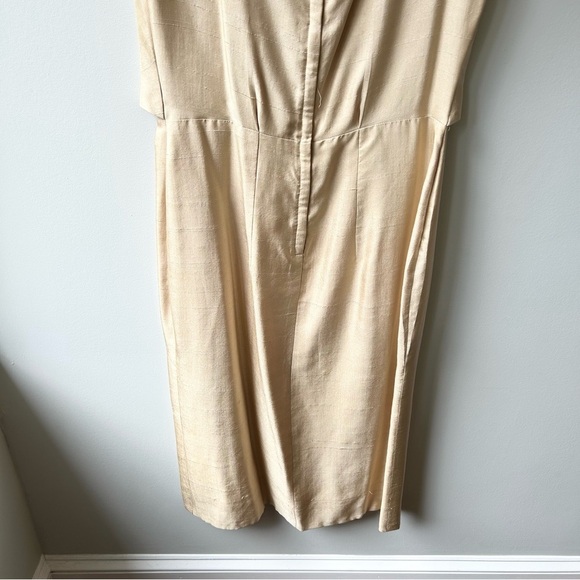 Vintage 1960s gold silk handmade sheath dress with front bow bodice detail - Picture 9 of 13